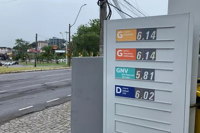 Redução anunciada pela Petrobrás surte pouco efeito no preço da gasolina em Caxias do Sul.<!-- NICAID(16154543) -->