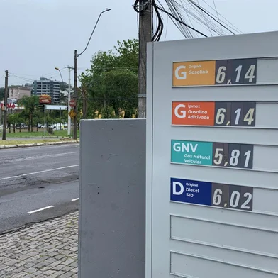Redução anunciada pela Petrobrás surte pouco efeito no preço da gasolina em Caxias do Sul.<!-- NICAID(16154543) -->