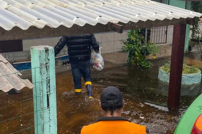 Cheia de lagoa no Litoral Norte deixa desabrigados em Balneário Pinhal. Cerca de 70 casas foram atingidas, segundo a Prefeitura. - Foto: Prefeitura de Balneário Pinhal/ Divulgação<!-- NICAID(15777059) -->