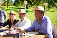GUAÍBA, RS - 15/5/2025 - Assembleia geral da Granpal, na Fazenda do Bosque, no bairro Bom Retiro. Na foto: vice-prefeita de Porto Alegre, Betina Worm; prefeito de Guaíba, Marcelo Maranata; prefeito de Taquari, André Brito. <!-- NICAID(16038367) -->