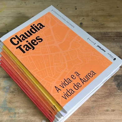 Cláudia Tajes, Marcelo Martins da Silva, Caue Fonseca, Tiago Maria, Rafael Escobar, Paulo Damin, Nathallia Protazio, Jane Souza e Luís Augusto Fischer fazem parte da Série Narrativas Porto-Alegrenses, parceria da Editora Coragem e da revista digital Parêntese. <!-- NICAID(16004202) -->