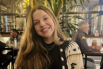 Samantha Pedroso, 22 anos, possui um tumor na região torácica, com fratura em uma vértebra. A compressão medular vem tirando gradualmente seus movimentos. Foto: Arquivo Pessoal<!-- NICAID(15878511) -->