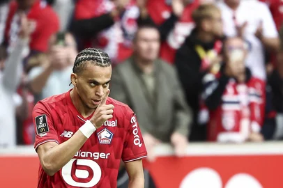 Lille's French midfielder #08 Ethan Mbappe celebrates after scoring his team's second goal during the French L1 football match between Lille LOSC and Toulouse FC at the Stade Pierre-Mauroy in Villeneuve-d'Ascq, northern France, on September 14, 2025. (Photo by Sameer Al-DOUMY / AFP)<!-- NICAID(16127976) -->