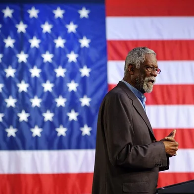 Former Boston Celtics basketball player Bill Russell speaks during a DNC fundraiser attended by US President Barack Obama at the Boston Center for the Arts May 18, 2011. AFP PHOTO/Mandel NGAN (Photo by MANDEL NGAN / AFP)Editoria: POLLocal: BostonIndexador: MANDEL NGANSecao: governmentFonte: AFP<!-- NICAID(15162922) -->