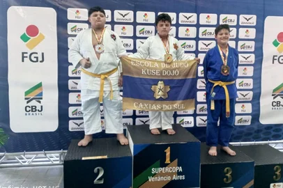 Equipe Kuse Dojô conquista 12 medalhas na Super Copa Venâncio Aires de Judô. Os jovens garantiram vaga no Meeting Sul Brasileiro Interclubes, que acontece em novembro<!-- NICAID(16124741) -->