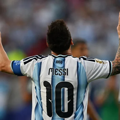 Argentina's forward #10 Lionel Messi celebrates scoring his team's first goal during the 2026 World Cup Group J football match between Argentina and Algeria at the Kansas City Stadium in Kansas City on June 16, 2026.  (Photo by Roberto SCHMIDT / AFP)<!-- NICAID(16308198) -->