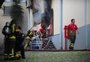 Bombeiros combatem incêndio em indústria farmacêutica de Caxias do Sul