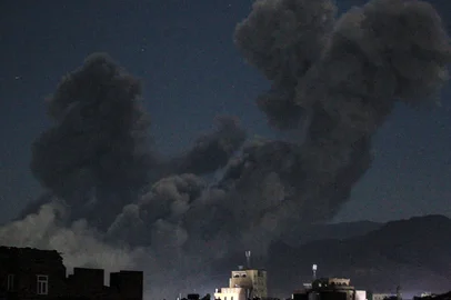 A plume of smoke billows during a US strike on Yemen's Huthi-held capital Sanaa early on March 16, 2025. The first US strikes against Yemen's Huthis since President Donald Trump took office in January killed at least 31 people, the rebels said on March 16, as Washington warned Iran to stop backing the group. (Photo by Mohammed HUWAIS / AFP)<!-- NICAID(15996498) -->