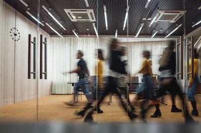 Group of office employees at coworking center. Business people walking at modern open space. Motion blur. ConceptGroup of office employees at coworking center. Business people walking at modern open space. Motion blur. ConceptFonte: 300203685<!-- NICAID(15854565) -->