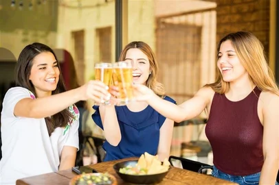 Dia Internacional da Mulher: 6 ideias para celebrar sozinha ou com as amigas