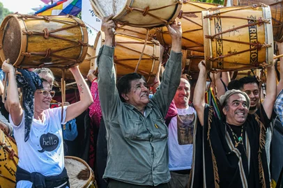 21ª Marcha de los Bombos, na Argentina, com Ernesto Fagundes.<!-- NICAID(15493394) -->