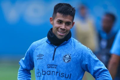 RS - FUTEBOL/ TREINO GREMIO 2024 - ESPORTES - Jogadores do Gremio realizam treino tÃ©cnico durante a manha desta terca-feira, no CT Luiz Carvalho, na preparaÃ§Ã£o para a partida valida pelo Campeonato Brasileiro 2024. FOTO: LUCAS UEBEL/GREMIO FBPA<!-- NICAID(15886061) -->