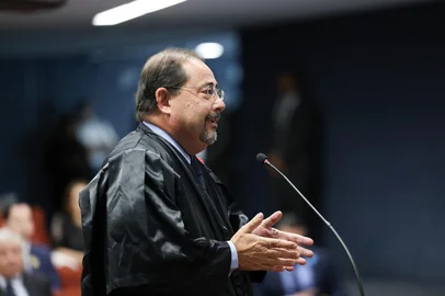 Handout picture released by Brazilian Supreme Court shows Former Brazil's President (2019-2022) Jair Bolsonaro's lawyer Celso Vilardi attending a session of the Supreme Court as it decides if he will face trial in Brasilia on March 25, 2025. Brazil's Supreme Court will weigh on March 25, 2025, whether to put far-right former president Jair Bolsonaro on trial for allegedly masterminding an attempted coup after losing elections in 2022. If convicted, the 70-year-old risks a prison sentence of about 40 years. (Photo by Handout / Brazilian Supreme Court / AFP) / RESTRICTED TO EDITORIAL USE - MANDATORY CREDIT "AFP PHOTO / Brazilian Supreme Court / HANDOUT /  " - NO MARKETING NO ADVERTISING CAMPAIGNS - DISTRIBUTED AS A SERVICE TO CLIENTSEditoria: CLJLocal: BrasíliaIndexador: HANDOUTSecao: justice and rightsFonte: Brazilian Supreme CourtFotógrafo: Handout<!-- NICAID(16003112) -->