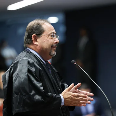 Handout picture released by Brazilian Supreme Court shows Former Brazil's President (2019-2022) Jair Bolsonaro's lawyer Celso Vilardi attending a session of the Supreme Court as it decides if he will face trial in Brasilia on March 25, 2025. Brazil's Supreme Court will weigh on March 25, 2025, whether to put far-right former president Jair Bolsonaro on trial for allegedly masterminding an attempted coup after losing elections in 2022. If convicted, the 70-year-old risks a prison sentence of about 40 years. (Photo by Handout / Brazilian Supreme Court / AFP) / RESTRICTED TO EDITORIAL USE - MANDATORY CREDIT "AFP PHOTO / Brazilian Supreme Court / HANDOUT /  " - NO MARKETING NO ADVERTISING CAMPAIGNS - DISTRIBUTED AS A SERVICE TO CLIENTSEditoria: CLJLocal: BrasíliaIndexador: HANDOUTSecao: justice and rightsFonte: Brazilian Supreme CourtFotógrafo: Handout<!-- NICAID(16003112) -->
