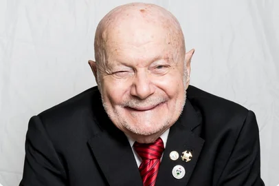 Médico veterinário e professor, Claudio Martins Real faleceu no dia 28 de julho. Natural de Capão do Leão, na Região Sul, ele tinha 99 anos.<!-- NICAID(16070082) -->