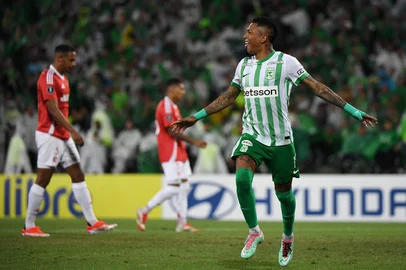 Atletico Nacional's Ecuadorian forward #11 Billy Arce celebrates scoring his team's second goal during the Copa Libertadores group stage first round football match between Colombia's Atletico Nacional and Brazil's Internacional at the Atanasio Girardot stadium in Medellin, Antioquia department, Colombia, (Photo by Jaime SALDARRIAGA / AFP)<!-- NICAID(16033576) -->