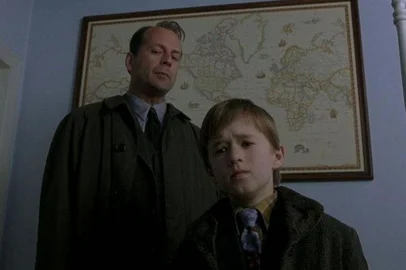 Cena do filme O Sexto Sentido, de M. Night Shyamalan<!-- NICAID(14846319) -->