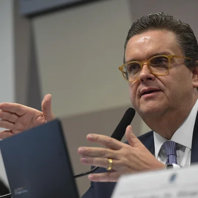 ComissÃ£o de TransparÃªncia, GovernanÃ§a, FiscalizaÃ§Ã£o e Controle e Defesa do Consumidor (CTFC) promove audiÃªncia pÃºblica com ministro de Estado da PrevidÃªncia Social, para prestar informaÃ§Ãµes sobre as fraudes relacionadas a descontos nÃ£o autorizados por aposentados e pensionistas do Instituto Nacional do Seguro Social (INSS).Mesa: ministro de Estado da PrevidÃªncia Social, Wolney Queiroz Maciel - em pronunciamento.Foto: Jefferson Rudy/AgÃªncia Senado<!-- NICAID(16361172) -->