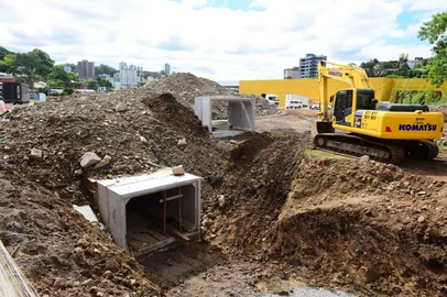 Obra para evitar alagamentos provoca bloqueio no trânsito na Perimetral Sul, em Caxias, a partir de segunda-feira<!-- NICAID(15956377) -->