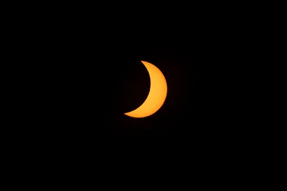 Eclipse solar parcial <!-- NICAID(16003263) -->