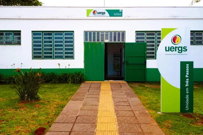 Estão abertas até sexta-feira (30) as inscrições para três cursos de pós-graduação oferecidos gratuitamente pela Universidade Estadual do Rio Grande do Sul (UERGS). São 97 oportunidades, sendo 40 para especialização em Educação Infantil, Currículo e Metodologia, 30 em Agroecologia e Produção Orgânica e outras 27 para o curso de Gestão em Agronegócio.<!-- NICAID(15850496) -->