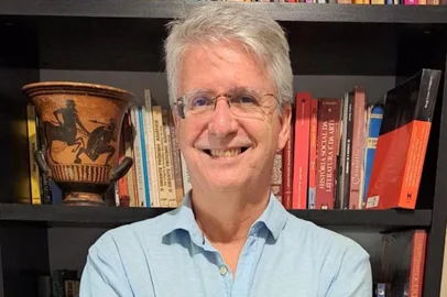 Como uma forma de valorizar mais esse setor é que vai ocorrer a palestra Economia Criativa Território e Desenvolvimento Econômico, com Jorje Piqué, professor e gestor universitário na UrbsNova - agência de Design Social. A atividade ocorre no dia 18, às 19h, no Auditório CIC. Ingressos para associados (acima de duas inscrições), a R$ 20. Não associados, R$ 30. <!-- NICAID(15393064) -->