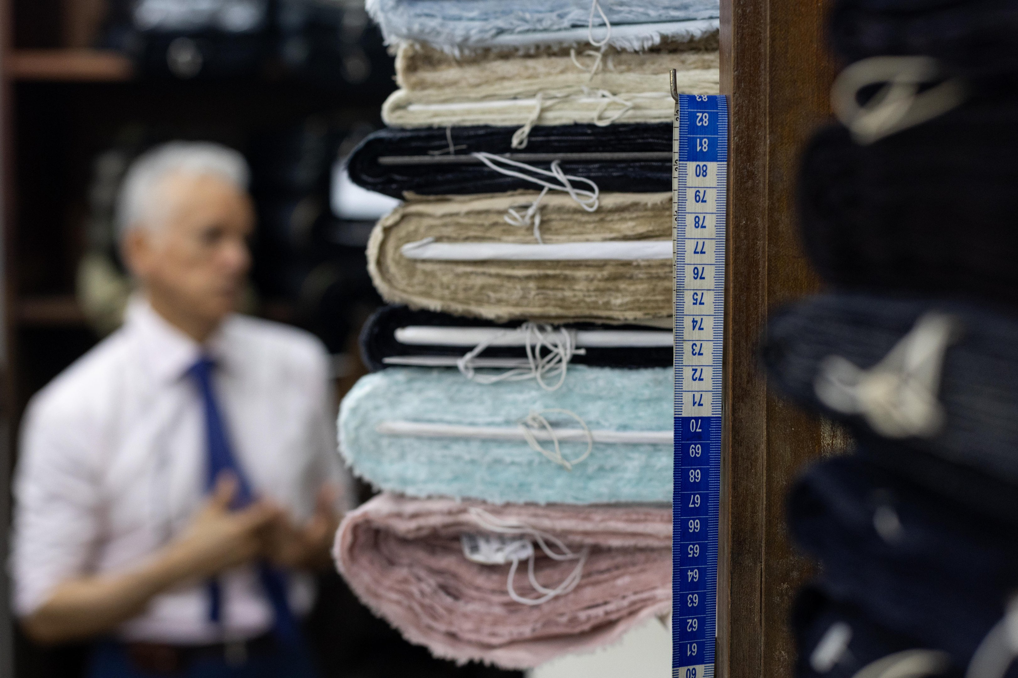 H&aacute; cem anos, loja de tecidos no centro de Porto Alegre testemunha e resiste &agrave;s mudan&ccedil;as na cidade