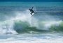 Medina passa de fase em dia com eliminação de seis surfistas brasileiros em Portugal
