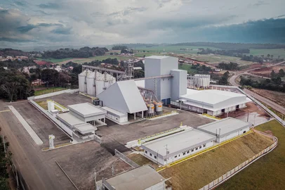 Nova fábrica de rações da cooperativa Cotribá, em Ibirubá, que já está em operação.<!-- NICAID(16035550) -->