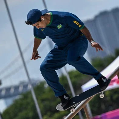 Brazil's Kelvin Hoefler competes in the men's street final during the Tokyo 2020 Olympic Games at Ariake Sports Park Skateboarding in Tokyo on July 25, 2021. (Photo by Jeff PACHOUD / AFP)<!-- NICAID(14844047) -->