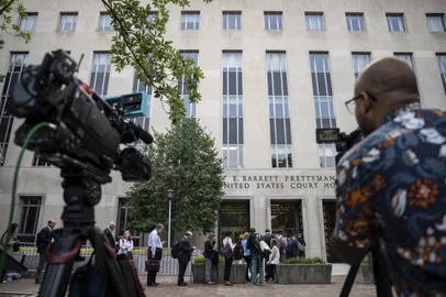 WASHINGTON, DC - AUGUST 3: Television cameras are set up as people wait to enter E. Barrett Prettyman United States Courthouse on August 3, 2023 in Washington, DC. Former U.S. President Donald Trump is scheduled to be arraigned this afternoon after being indicted on four felony counts for his alleged efforts to overturn the 2020 election.   Drew Angerer/Getty Images/AFP (Photo by Drew Angerer / GETTY IMAGES NORTH AMERICA / Getty Images via AFP)<!-- NICAID(15499814) -->