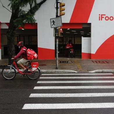 PORTO ALEGRE, RS, BRASIL,  04/04/2022-  Centro de distribuição de bicicletas do IFood - IFood Pedal, na avenida Borges de Medeiros. Foto: Mateus Bruxel / Agencia RBSIndexador: Mateus Bruxel<!-- NICAID(15059492) -->