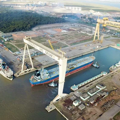 Chegada dos navios ao Estaleiro de Rio Grande, administrados pela empresa Ecovix - Foto: Paulo Serrano/Divulgação<!-- NICAID(15393252) -->