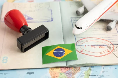 Approved Stamp passport with Brazil flag document to immigration at airport in country.Fonte: 1591493210<!-- NICAID(16150641) -->