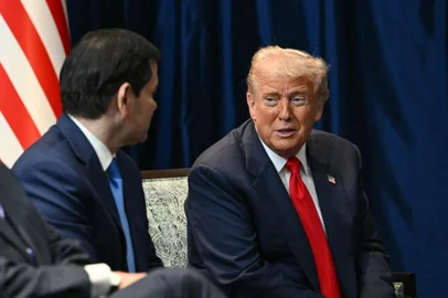 ANDREW CABALLERO-REYNOLDS / AFP US President Donald Trump (R) talks to US Secretary of State Marco Rubio (2nd R) as they attend a bilateral meeting with Brazil's President Luiz Inacio Lula da Silva on the sidelines of the 47th Association of Southeast Asian Nations (ASEAN) Summit in Kuala Lumpur on October 26, 2025. (Photo by ANDREW CABALLERO-REYNOLDS / AFP)<!-- NICAID(16154140) -->