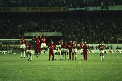 Grenal (1x1) - Copa do Brasil de 1992, decisão nos penaltis#Envelope: 121981#Pasta: 58444Crédito: Paulo Franken<!-- NICAID(12766751) -->