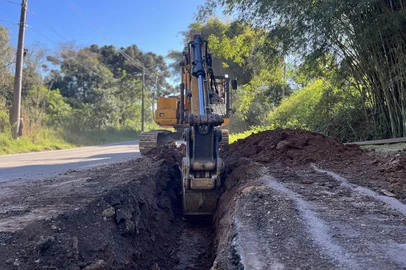 Implantação de extensão de rede de água tratada na Estrada Giovani Batista Echer, em São João da 4ª Légua<!-- NICAID(16134056) -->