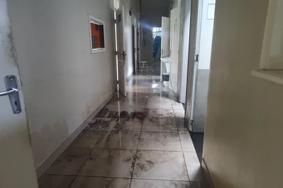 Hospital de São Vicente do Sul tem parte do telhado arrancado por causa do temporal. Estrutura de cobertura do hospital na Região Central já havia sido danificada em temporal no ano passado<!-- NICAID(15977822) -->