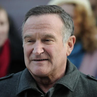 BRITAIN-ENTERTAINMENT-US-FILM-WILLIAMS-FILESMorreu o ator Robin Williams, segundo a polícia Tiburon, no estado americano da Califórnia. Uma investigação sobre a causa e circunstâncias da morte está sendo feita.(FILES) - A file picture taken on November 20, 2011 shows US actor Robin Williams arriving for the European premiere of "Happy Feet Two" in central London. Oscar-winning actor and comedian Robin Williams was found dead at his home in California from suspected suicide, police said August 11, 2014.  A statement from the Marin County Sheriff's Department said the 63-year-old funnyman was found shortly before midday at his home in Tiburon, northern California.    AFP PHOTO / CARL COURT /FILESEditoria: ACELocal: LondonIndexador: CARL COURTSecao: CinemaFonte: AFPFotógrafo: STR<!-- NICAID(10741395) -->