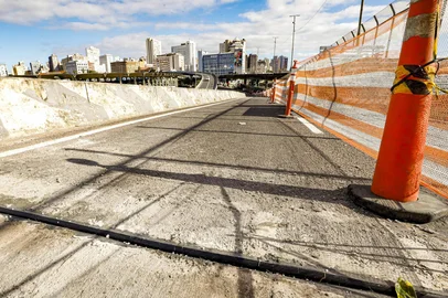 PORTO ALEGRE, RS, BRASIL, 06-06-2025, 10h00: Obras nas juntas de dilatação da Avenida Castello Branco, em Porto Alegre. (Foto: Alex Rocha/PMPA)<!-- NICAID(16054298) -->