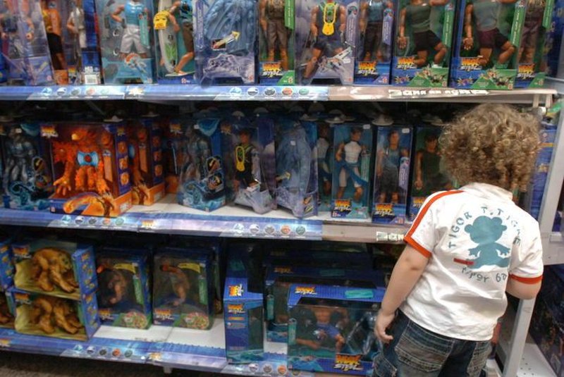 *** Emerson Souza - Dia das Criancas 3 *** Compras em lojas aumentam na vespera do Dia das crianças.