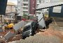 Deslizamento atinge garagem de condomínio em Novo Hamburgo e carro cai em buraco; veja vídeo