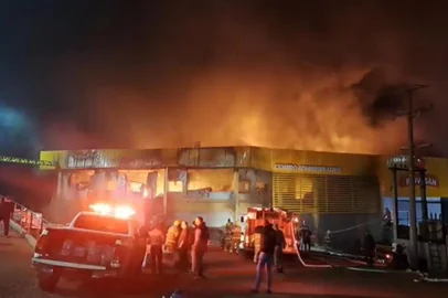 Incêndio atinge frigorífico em Frederico Westphalen<!-- NICAID(15850984) -->