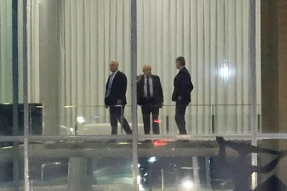 RJ - LULA/STF/MINISTROS/JANTAR - POLÍTICA - O presidente Luiz Inácio Lula da Silva recebe ministros do Supremo Tribunal Federal (STF) para um jantar no Palácio   da Alvorada, em Brasília, na noite desta quarta-feira (31). O encontro é um gesto de apoio à Corte e ao ministro   Alexandre de Moraes, após o governo dos Estados Unidos anunciar sanções contra o ministro com base na Lei Global   Magnitsky.   31/07/2025 - Foto: WILTON JUNIOR/ESTADÃO CONTEÚDO<!-- NICAID(16092470) -->