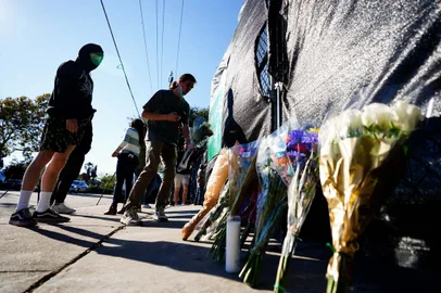 HOUSTON, TX - NOVEMBER 06: A festival patron is seen leading flowers outside of the canceled Astroworld festival at NRG Park on November 6, 2021 in Houston, Texas. According to authorities, eight people died and 17 people were transported to local hospitals after what they describe as a crowd surge at the Astroworld festival, a music festival started by Houston-native rapper and musician Travis Scott in 2018.   Alex Bierens de Haan/Getty Images/AFP (Photo by Alex Bierens de Haan / GETTY IMAGES NORTH AMERICA / Getty Images via AFP)<!-- NICAID(14934787) -->