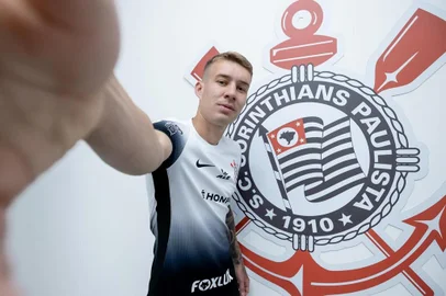 Corinthians anuncia a contratação do meio-campista Charles - Foto: Rodrigo Coca/Corinthians/Divulgação<!-- NICAID(15821794) -->