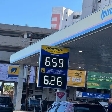 Preço da gasolina sobre em Porto Alegre<!-- NICAID(15998255) -->