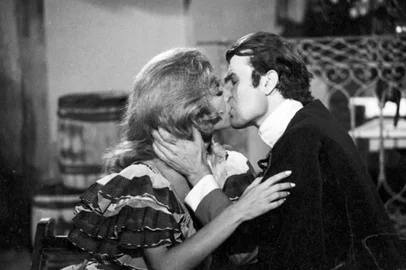 Novela A Rosa Rebelde, a primeira da TV Globo na RBS TV.1969Em cena, Glória Menezes e Tarcísio Meira.<!-- NICAID(16022381) -->