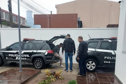 Trio é preso por aplicar o golpe do "falso cartório" (8/4/2025)<!-- NICAID(16012392) -->