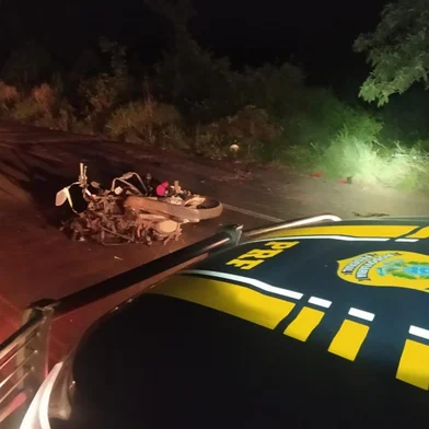 Jovem morre em colisão entre moto e caminhonete na BR-285, em Panambi<!-- NICAID(16142361) -->